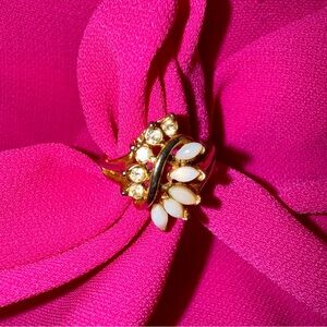 Vintage Uncas Faux Gold/Opal Cocktail Ring  size 6.75
